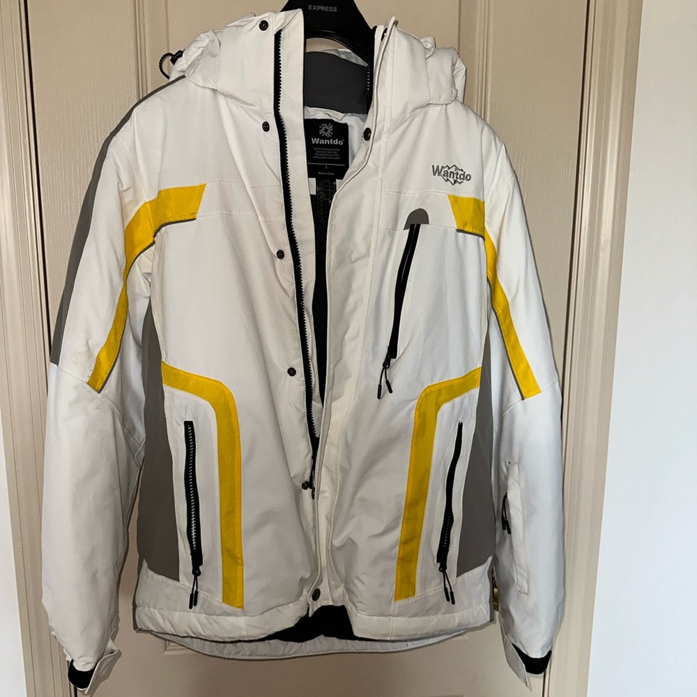 Wantdo Men’s Ski Jacket Small Windproof, Waterproof, and Insulated.